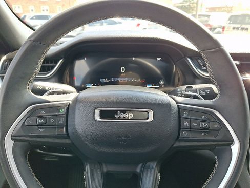 Used 2023 Jeep Grand Cherokee Altitude image 19