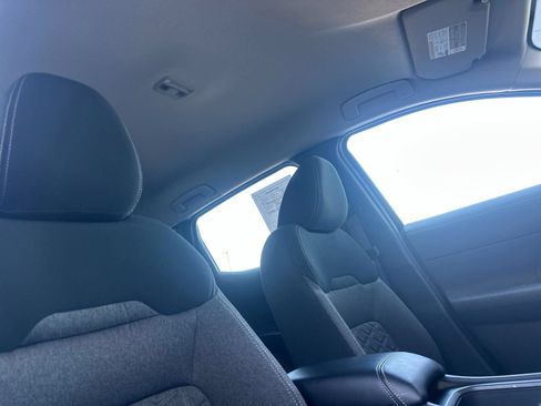 Used 2025 Nissan Kicks SV AWD/4WD image 17
