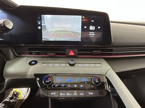 Used 2025 Hyundai Elantra Limited FWD image 25