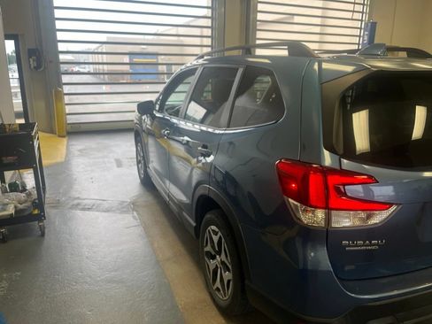 Used 2019 Subaru Forester Premium AWD/4WD image 7