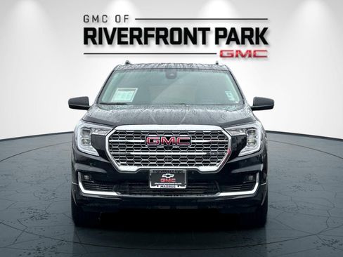Used 2024 GMC Terrain Denali w/ Black Diamond Edition AWD/4WD image 8
