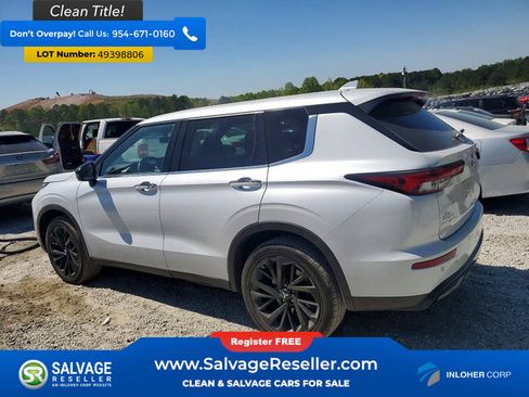 Used 2023 Mitsubishi Outlander SE FWD image 3