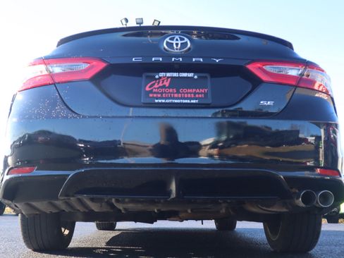 Used 2019 Toyota Camry SE image 9