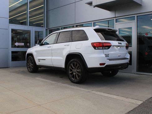 Used 2016 Jeep Grand Cherokee Limited 75th Anniversary AWD/4WD image 6
