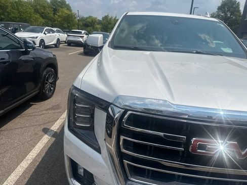Used 2022 GMC Yukon SLT w/ SLT Premium Package AWD/4WD image 9