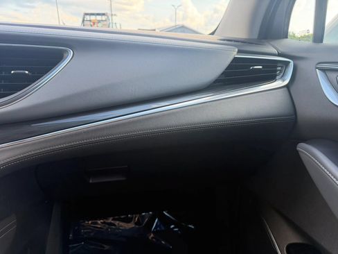 Used 2019 Buick Enclave Essence FWD image 32