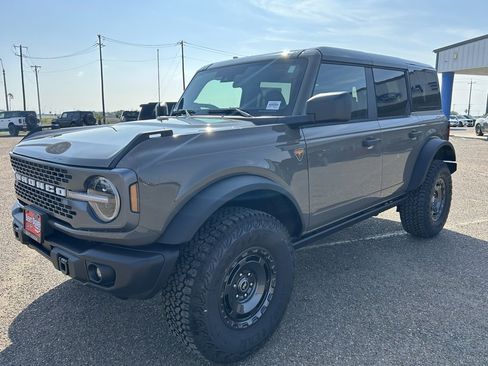New 2025 Ford Bronco Badlands w/ Sasquatch Package image 3