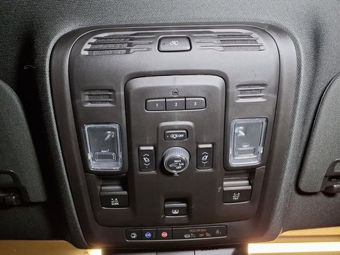 Certified 2024 Cadillac Escalade Premium Luxury w/ Performance Package image 11