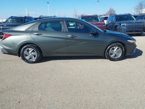 New 2026 Hyundai Elantra SE image 5