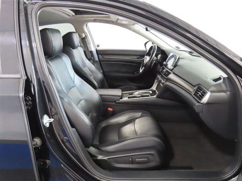 Used 2018 Honda Accord Touring image 30