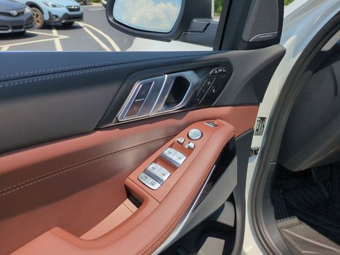 Used 2026 BMW X7 xDrive40i image 15