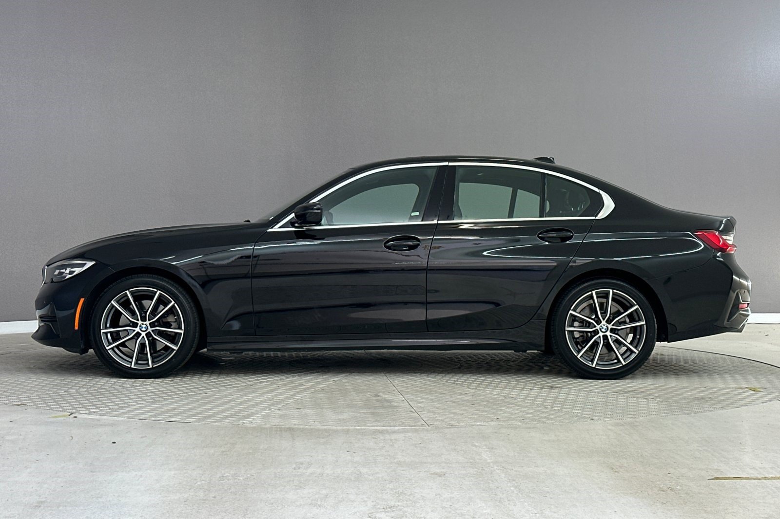 Used 2020 BMW 330i Sedan w/ Driving Assistance Package RWD image 2