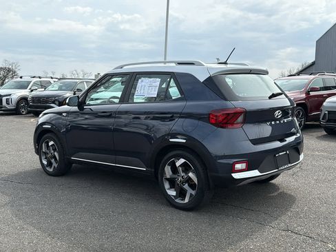 Used 2023 Hyundai Venue Limited image 8