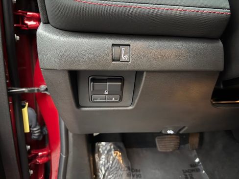 Used 2024 Chevrolet Colorado Z71 w/ Z71 Convenience Package 2 image 8