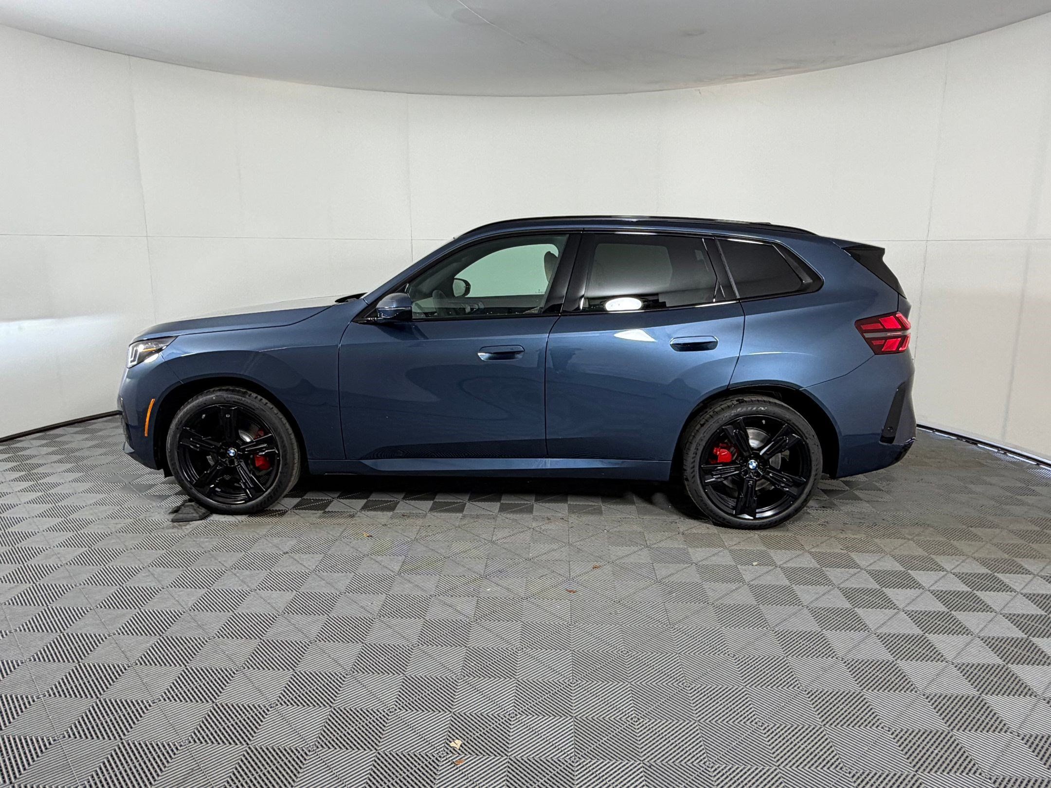 Used 2026 BMW X3 xDrive30i w/ M Sport Package AWD/4WD image 2