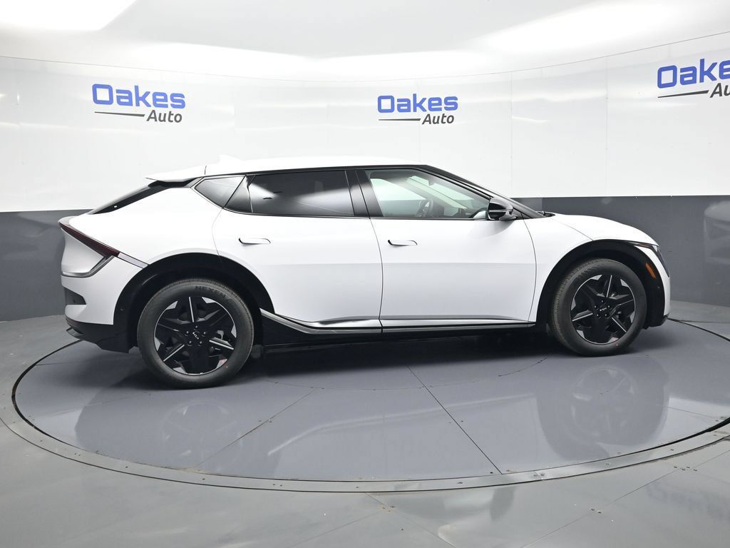 New 2026 Kia EV6 Wind RWD image 8