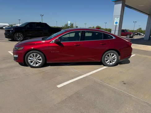 Used 2019 Chevrolet Malibu LT image 2
