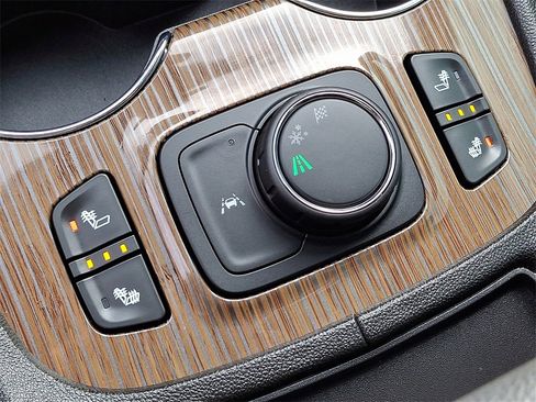 Certified 2023 GMC Acadia SLE w/ Driver Convenience Package image 24