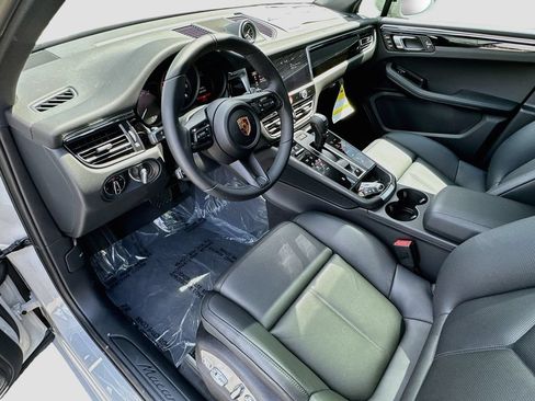 New 2026 Porsche Macan AWD/4WD image 4