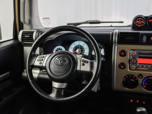 Used 2013 Toyota FJ Cruiser 4WD w/ Upgrade Pkg image 4