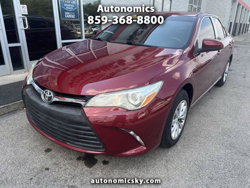 Used 2017 Toyota Camry LE FWD image 1