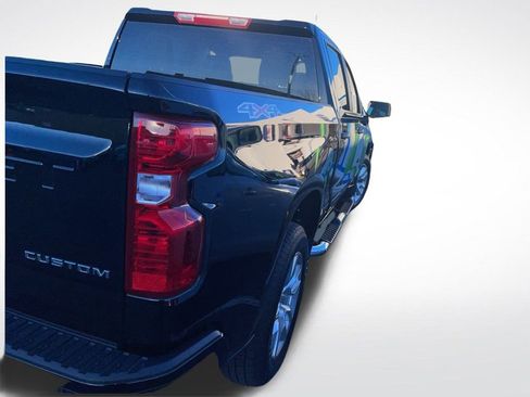 Used 2024 Chevrolet Silverado 1500 Custom image 2