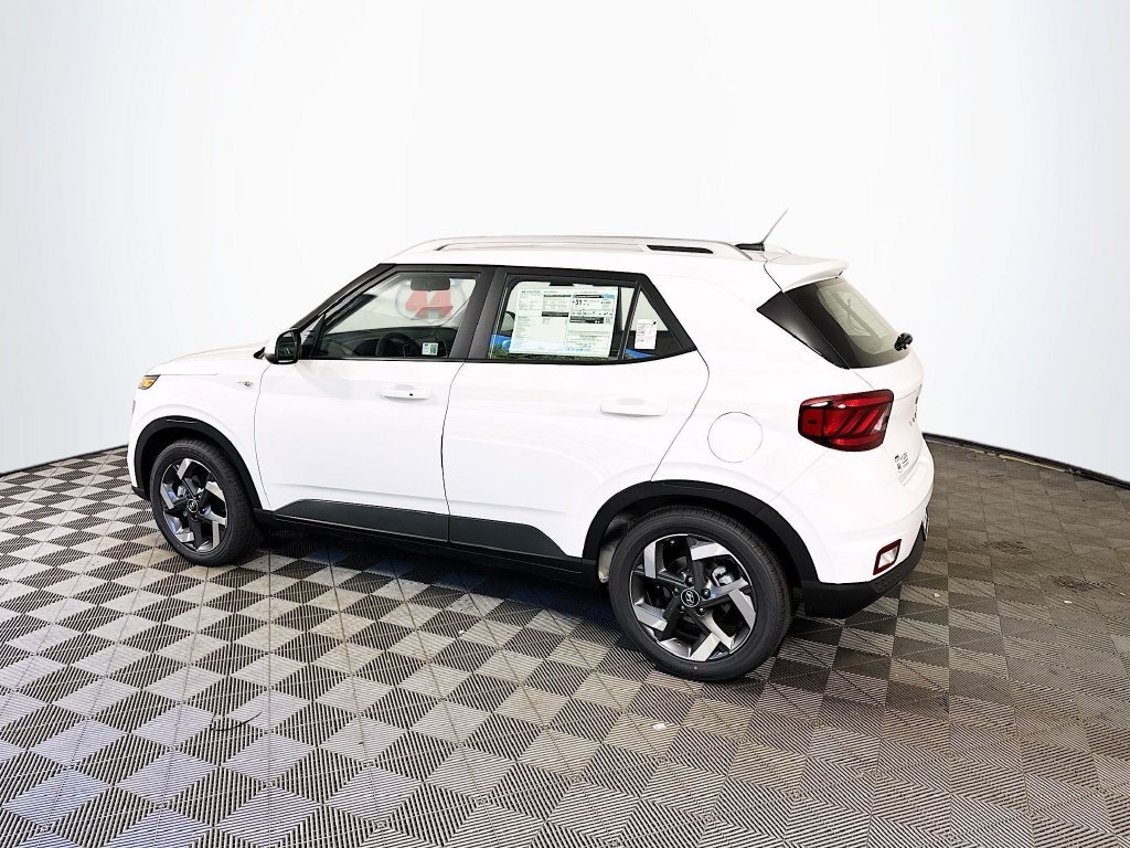 Used 2025 Hyundai Venue SEL FWD image 6