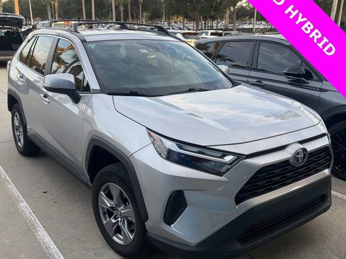 Used 2022 Toyota RAV4 XLE image 1