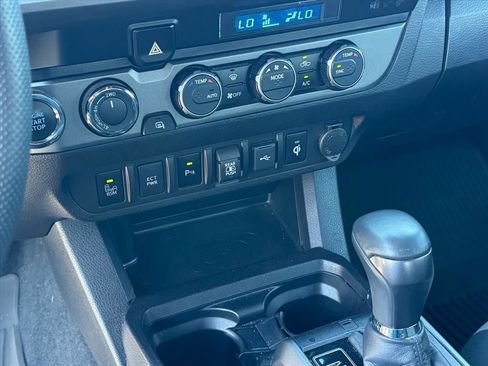 Used 2022 Toyota Tacoma TRD Sport w/ Technology Package image 26