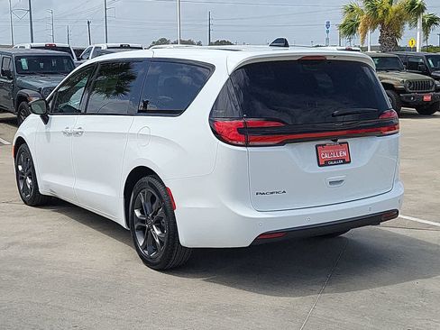 New 2026 Chrysler Pacifica Select FWD image 12