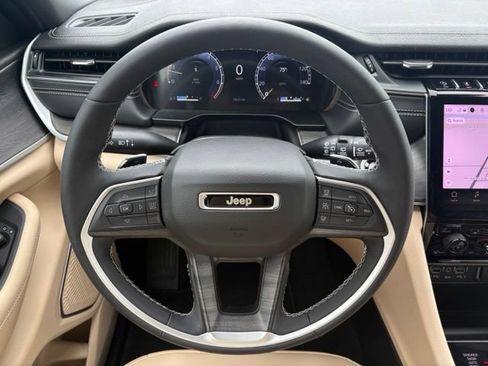 Used 2025 Jeep Grand Cherokee Limited AWD/4WD image 25