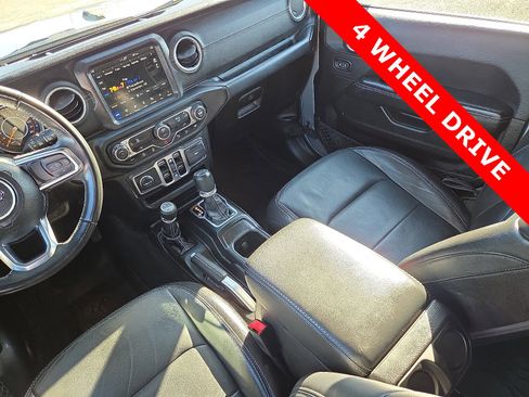 Used 2018 Jeep Wrangler Unlimited Sahara image 13