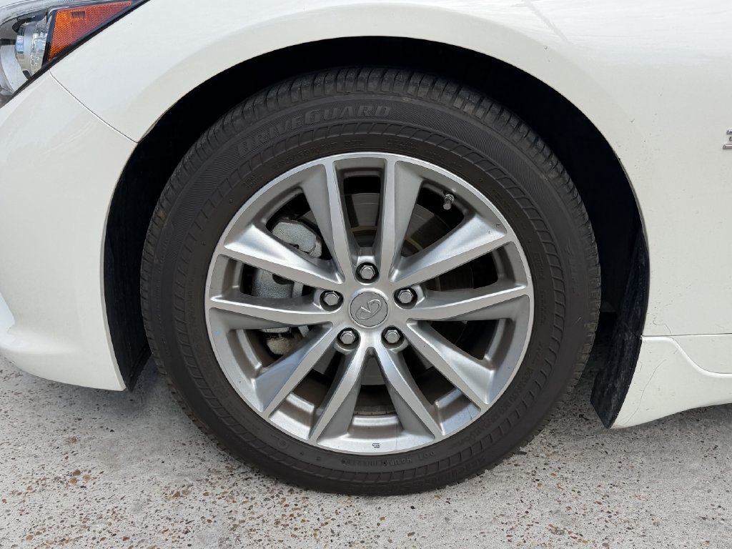 Used 2016 INFINITI Q50 3.0t Premium w/ 3.0T Premium Plus Package RWD image 9