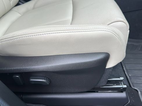 Used 2022 Subaru Ascent Limited w/ Technology Package image 27