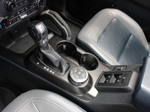 Used 2022 Ford Bronco Outer Banks w/ SASQUATCH PKG w/ Sasquatch Package image 37