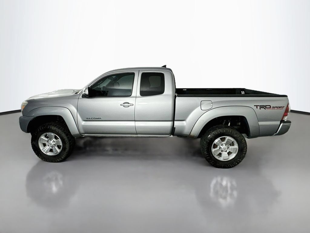 Used 2015 Toyota Tacoma 4x4 Access Cab V6 w/ TRD Sport Package image 4