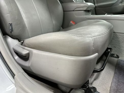 Used 2010 Toyota Camry LE FWD image 23