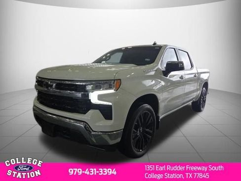 Used 2022 Chevrolet Silverado 1500 LT AWD/4WD image 3