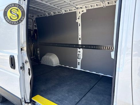Used 2023 RAM ProMaster 2500 FWD image 12