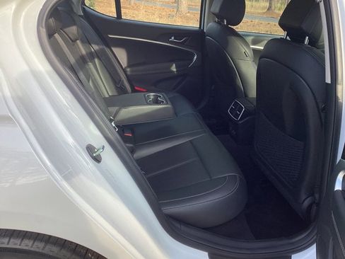 Used 2025 Genesis G70 2.5T image 12