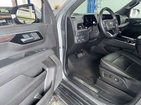 Used 2025 Chevrolet Tahoe Premier AWD/4WD image 11
