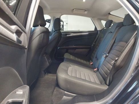 Used 2020 Ford Fusion SE image 9