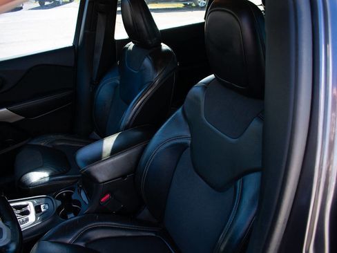 Used 2018 Jeep Cherokee Latitude Plus image 15