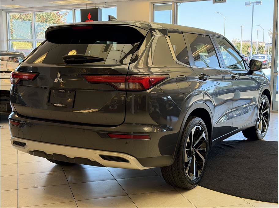 Used 2024 Mitsubishi Outlander FWD image 5