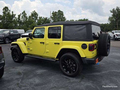 Used 2023 Jeep Wrangler Unlimited Sahara w/ Cold Weather Group AWD/4WD image 14