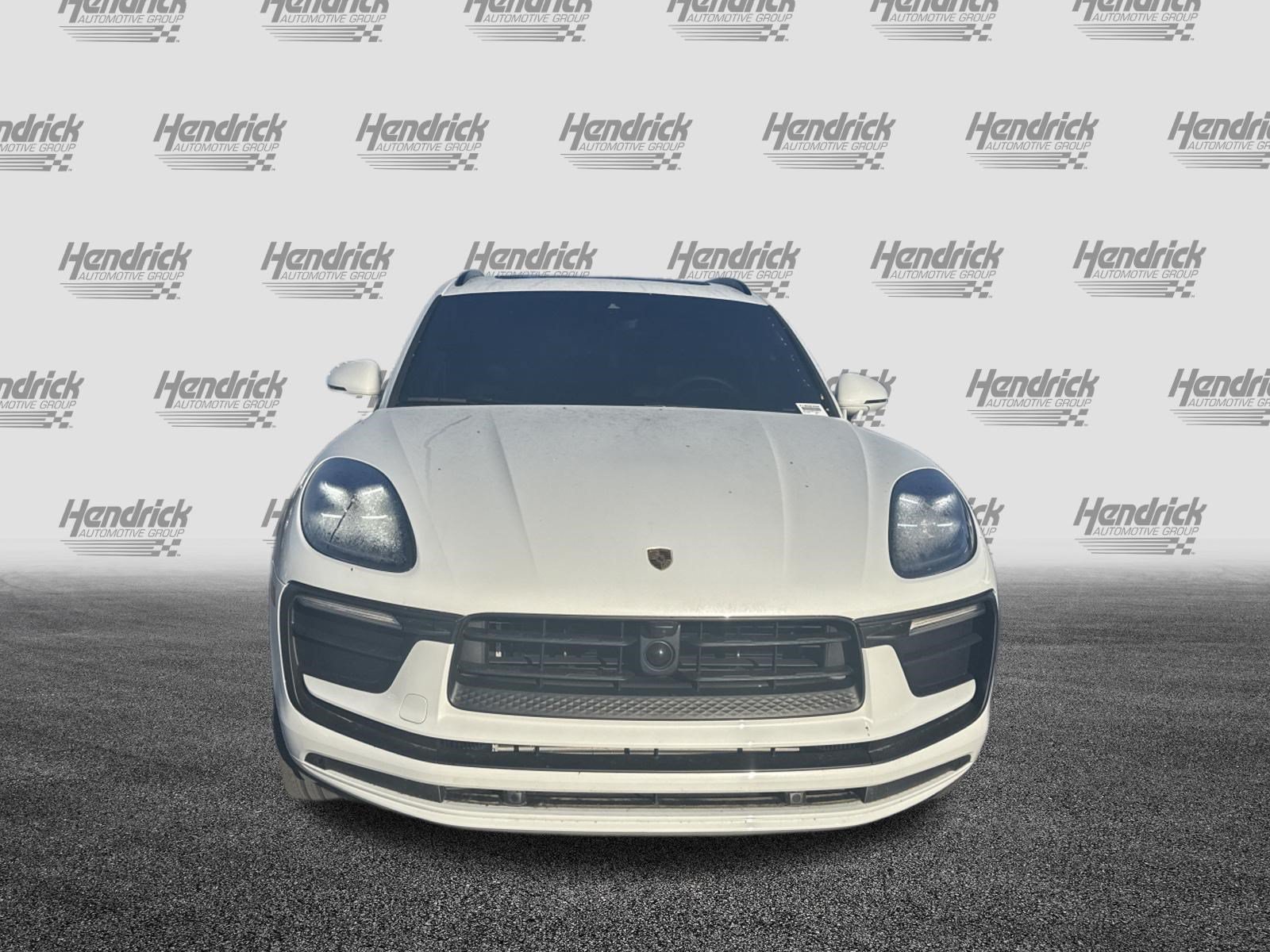 Used 2025 Porsche Macan AWD/4WD image 3