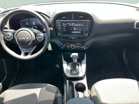Used 2025 Kia Soul LX w/ LX Technology Package FWD image 13