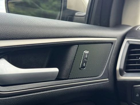Used 2018 Ford Edge SEL AWD/4WD image 29