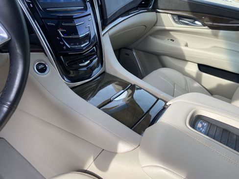 Used 2019 Cadillac Escalade Premium Luxury image 15