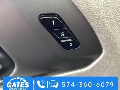 Used 2023 Chrysler Pacifica Touring-L FWD image 28